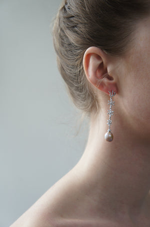 Pearl Earrings Iris - Ava Cadiz